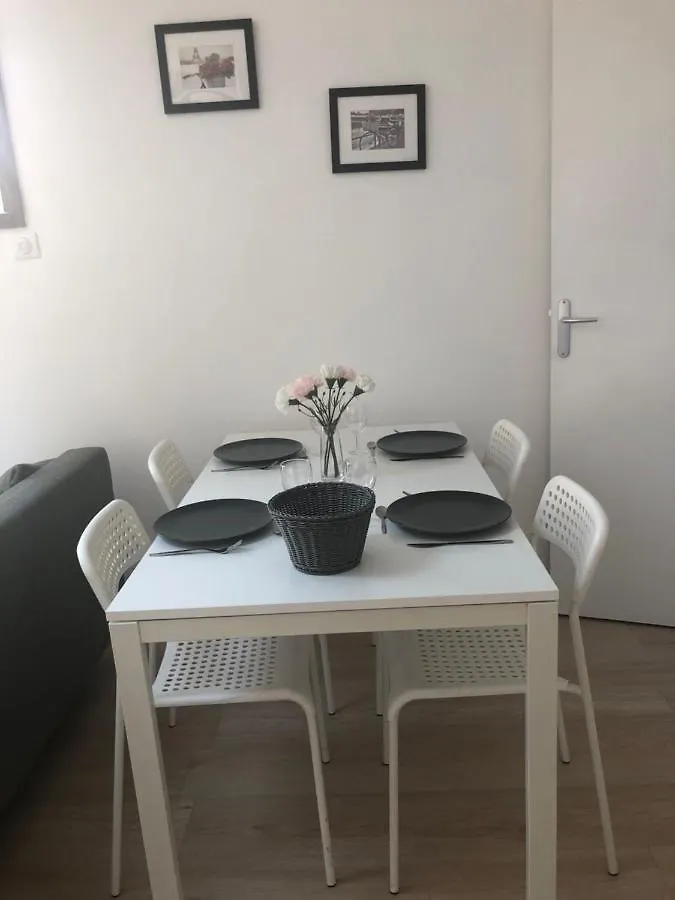 Apartament Appartement Paisible Proche Centre Ville Bron