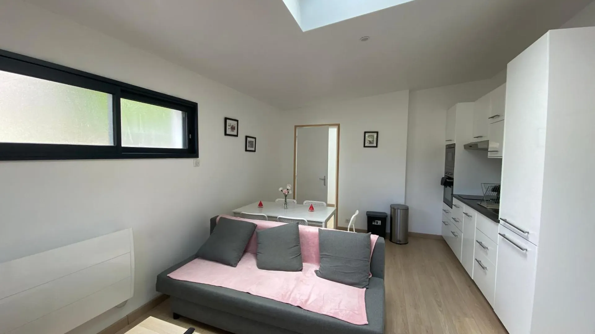 Appartement Paisible Proche Centre Ville Bron 0*,  Francja