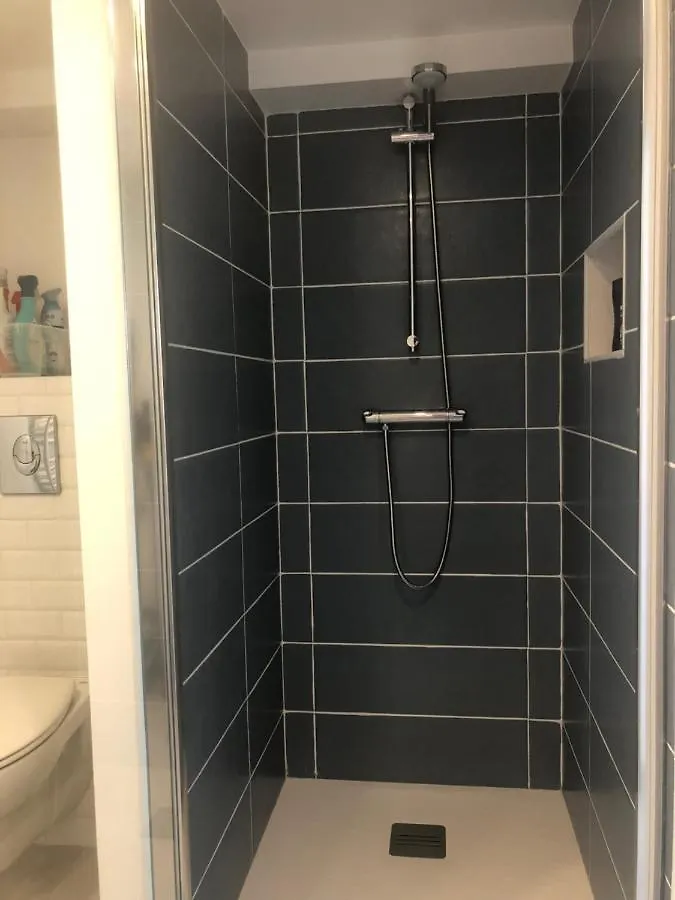 Appartement paisible proche centre ville Bron 0*,