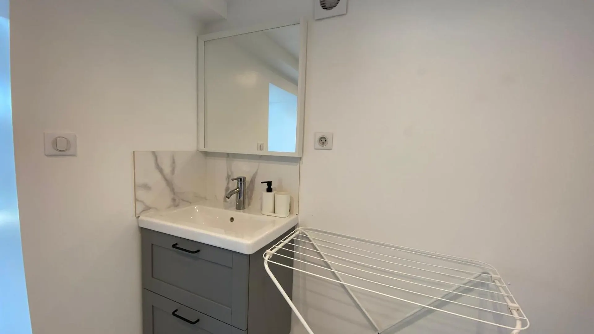 Appartement paisible proche centre ville Bron 0*,  France